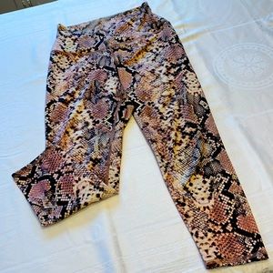 Yoga/casual. Two piece set! Patterned Leggings & cropped knit top. Size Small